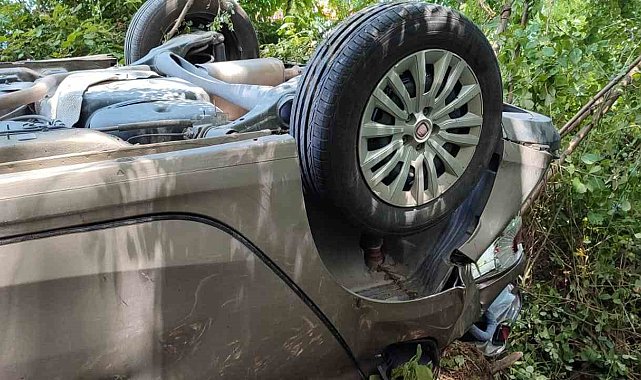 Anadolu Otoyolu'nda hafif ticari araç ile otomobil çarpıştı: 6 yaralı