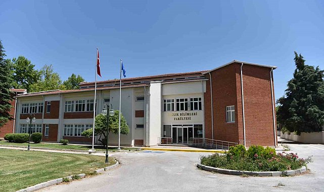 Anadolu Üniversitesi Sağlık Bilimleri Fakültesi eğitim alanındaki ilkleriyle konuşuluyor