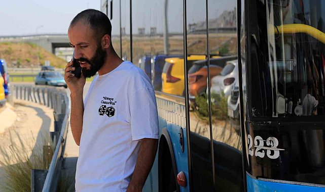 Antalya'da bir garip olay: Trafikte sürücüsü ile tartıştığı halk otobüsünün kontağını alarak kaçtı