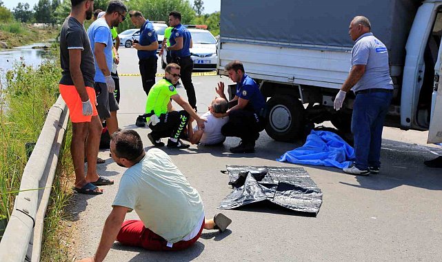 Antalya'da feci kaza, kamyonetin altında kalan motosiklet sürücüsü hayatını kaybetti