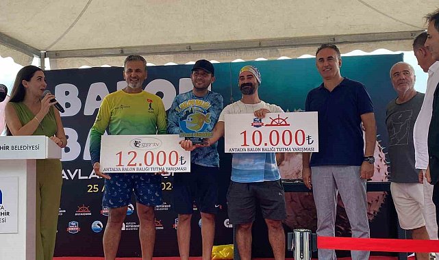 Antalya'da istilacı balon balığı avlama yarışması