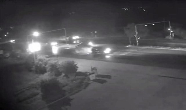 Antalya'da U dönüşü yapan araç kazaya yol açtı: 2 yaralı