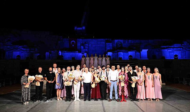 Antik kentteki bale gösterisi izleyenleri mest etti