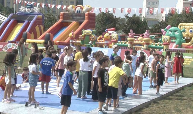 Arnavutköy Belediyesi yaz spor okulları kapanış programı renkli görüntüler oluşturdu