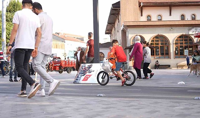 Atatürk ve Türk Bayrağı hassasiyet kameralara yansıdı