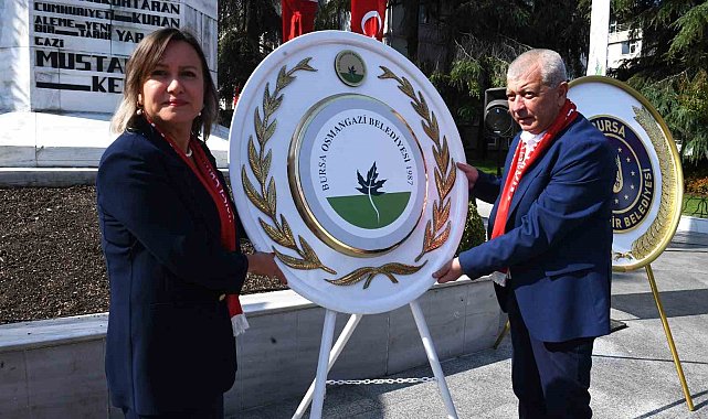 Atatürk'ün Cumhurbaşkanı olarak Bursa'ya gelişinin 100. yılı anısına çelenk sunumu yapıldı