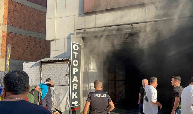 AVM'nin otopark girişinde korkutan yangın