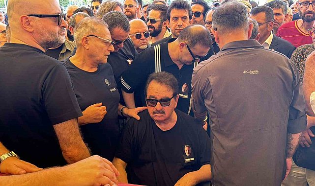 Aydemir Akbaş'ın cenazesine gelen Tatlıses'in camiye girişi sırasında arbede çıktı