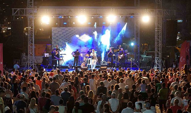 Aydın Büyükşehir Belediyesi'nden Kuşadası'nda yaz konseri