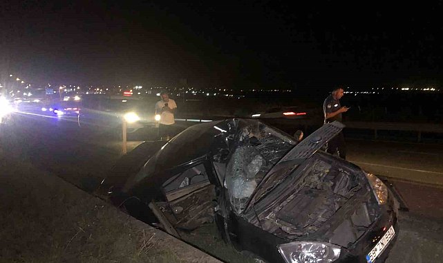 Aydınlatma direğine çarpan otomobilin sürücüsü yaralandı