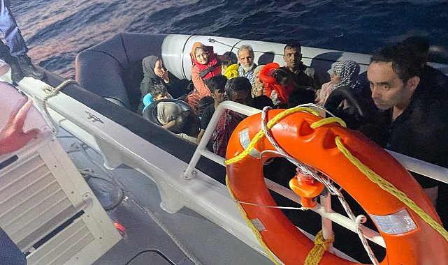 Ayvalık açıklarında 12'si çocuk 34 düzensiz göçmen yakalandı