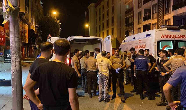 Bahçelievler&#039;de caddede yürüyen 3 kişiye silahlı saldırı: 1 ölü, 1 yaralı