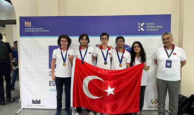 Bahçeşehir Koleji öğrencileri Avrupa Fizik Olimpiyatı'nda iki altın madalya kazandı