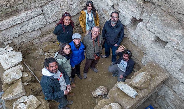 Bakan Ersoy duyurdu: Sahne restorasyonu çalışmalarında Hellenistik Döneme ait 'Skylla Grubu' heykelleri keşfedildi