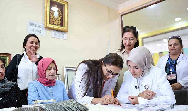 Bakan Göktaş'tan Hakkarili kadınlara Karadeniz turu sözü