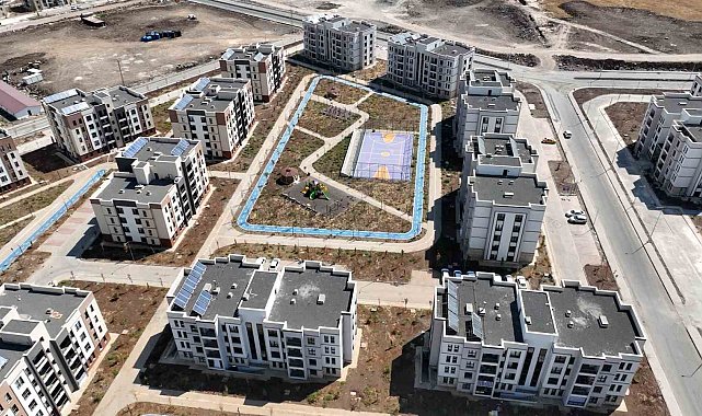 Bakan Kurum: "Diyarbakır'da 10 bin konutun 6 binini tamamladık"
