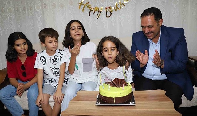 Bakan Mahinur Özdemir Göktaş'tan depremzede Rana'ya doğum günü sürprizi
