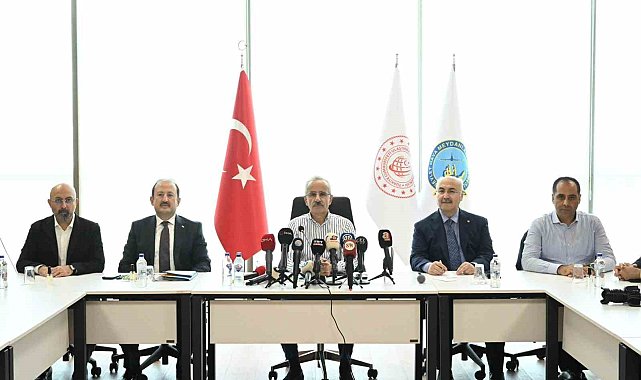 Bakan Uraloğlu: "Hem Mersin'de, hem Adana'da yeni konteyner veya dökme yük liman projelerimiz devam ediyor"