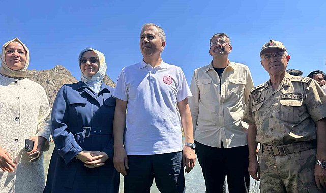 Bakan Yerlikaya Türkiye'nin en yüksek festivali olan Yüksekova '6.Cilo Fest'e katıldı