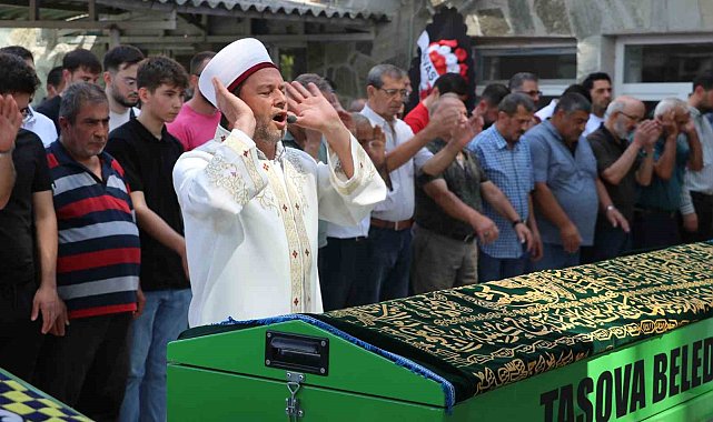 Bakana attığı tweet ile tanınan engelli genç, son yolculuğuna uğurlandı