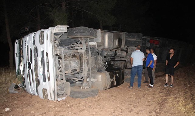 Bakır kablo yüklü tır devrildi: 1 yaralı