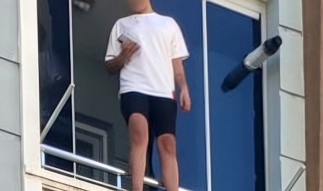 Balkonda intihara kalkıştı