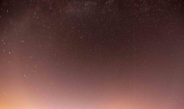 Bandırma'da eşsiz bir gökyüzü şovu: Perseid meteor yağmuru gözlemlendi