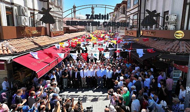 Başkan Altay 3. Tarihi Bedesten Alışveriş Günleri'nin açılışını yaptı