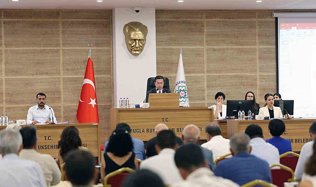 Başkan Aras, "Muğla'ya gelen turist bıraktığı hasar için bedel ödemeli"