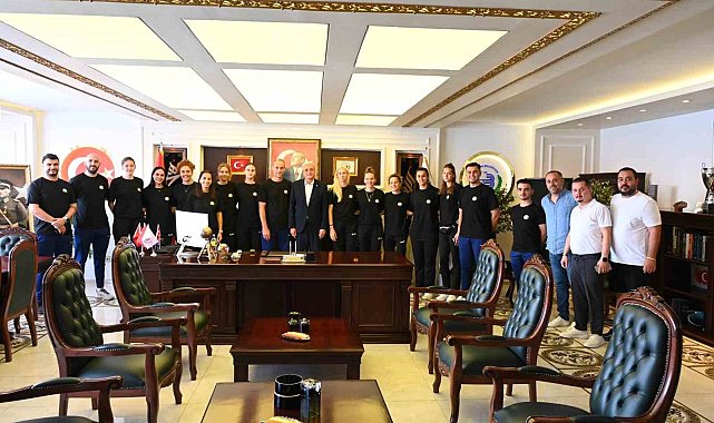 Başkan Bakkalcıoğlu'na "Bizim Kızlardan" ziyaret