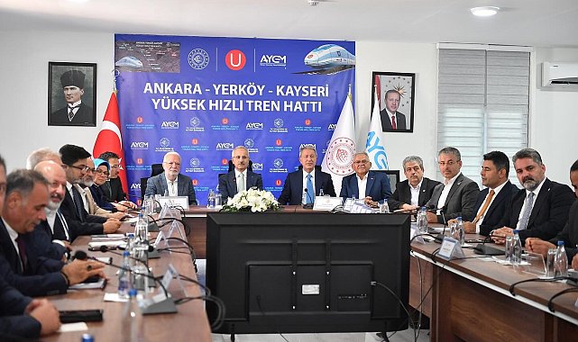 Başkan Büyükkılıç, Bakan Uraloğlu'na Hızlı Tren Hattı Şantiyesi'nde verilen brifinge katıldı