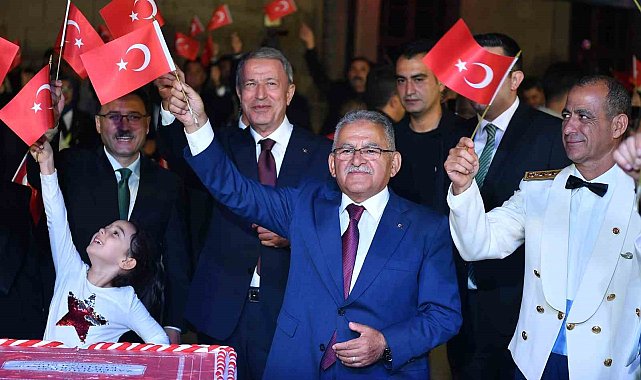 Başkan Büyükkılıç: "Cumhuriyetimizi taçlandıracak eserlerle Türkiye'mizi buluşturmak, şehrimizi buluşturmak hepimizin görevi"