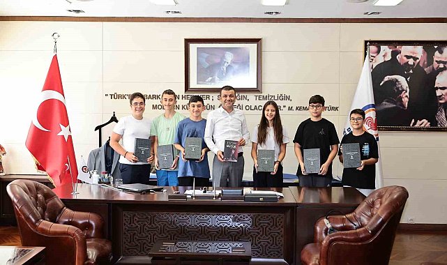 Başkan Çavuşoğlu dereceye giren öğrencileri ağırladı