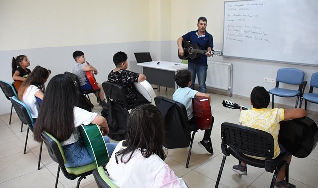 Başkan Çolakbayrakdar, "Geleceğin güçlü Türkiye'sine hazır nesiller yetiştiriyoruz"