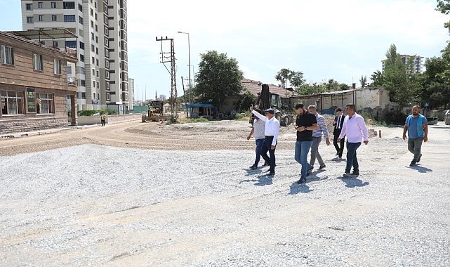 Başkan Çolakbayrakdar, "Yenidoğan'ın trafik akışını daha konforlu hale getiriyoruz"