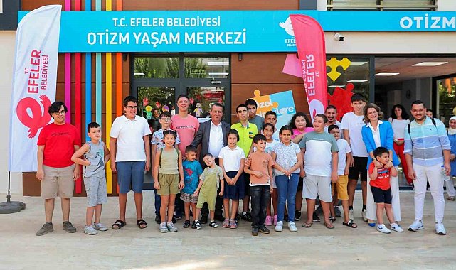 Başkan Yetişkin, Efeler&#039;in özel çocuklarıyla Zafer Bayramı&#039;nı kutladı