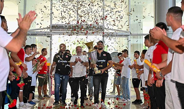 Başpehlivan Enes Doğan&#039;a coşkulu karşılama