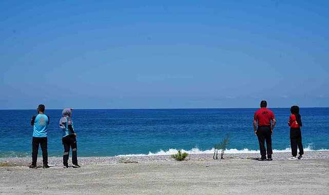 Batan teknedeki üç kişiye kurtaran kaptan konuştu: "1 bayan 2 erkeği kurtardım, diğerlerini çok aradık ama bulamadık"