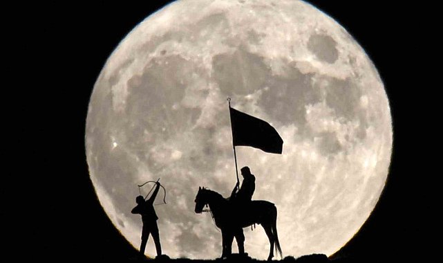 Bayburt'ta 'Süper Mavi Ay' görsel şölen sundu