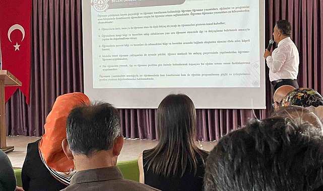 Bayburt&#039;ta Türkiye Yüzyılı Maarif Modeli tanıtım ve bilgilendirme toplantısı yapıldı