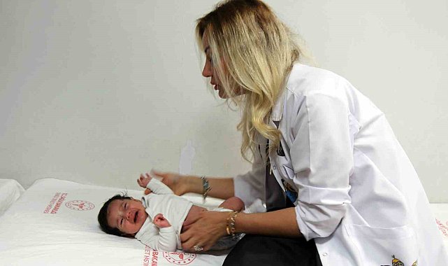 Bebeğinize ilk 6 ay sadece anne sütü verin