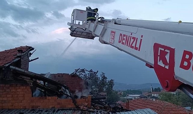 Belediye müdürünün evine yıldırım düştü