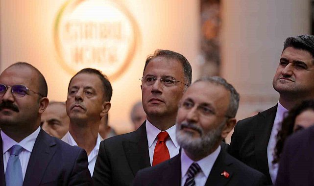 Beylikdüzü Belediye Başkanı Mehmet Murat Çalık, Paris'teki 'İstanbul Evi'nin açılışına katıldı