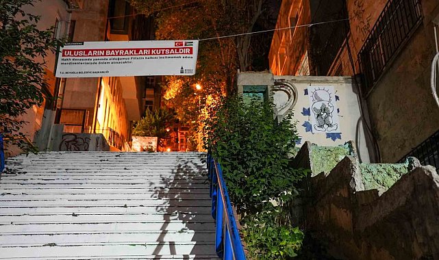 Beyoğlu Belediyesi'nden Cihangir merdivenlerine resmedilen Filistin bayrağı açıklaması