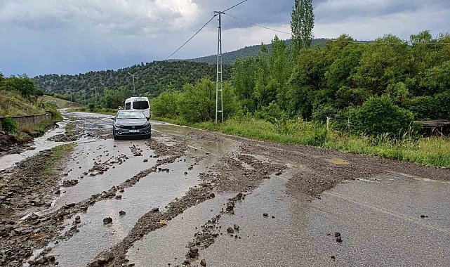 Beyşehir'de sağanak sele neden oldu, karayolu ulaşıma kapandı