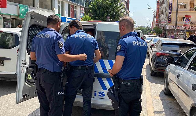 Bıçaklı saldırgan, kaçmasın diye odaya kilitlendi