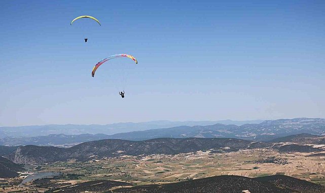 Bilecik Meryem Dağı'nda 'Tandem Uçuş' ile bir ilke imza atıldı