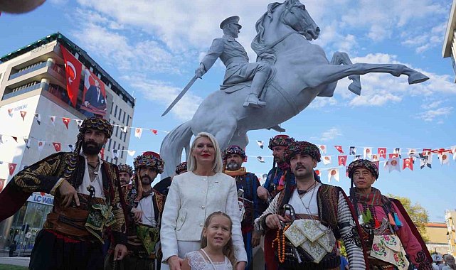 Bilecik&#039;in kurtuluş sembolü Atatürk heykelinin açılışı yapıldı