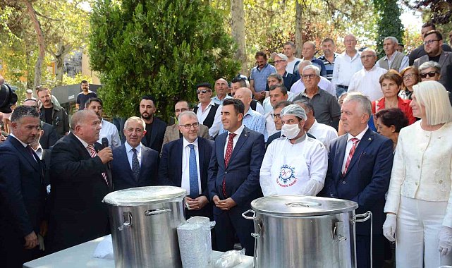 Bilecik'te 10 yıldır devam eden aşure geleneği bozulmadı