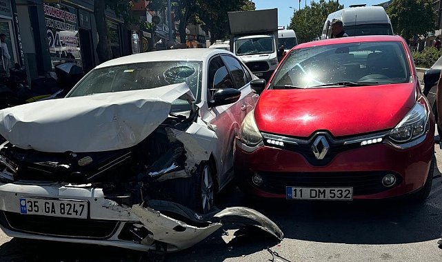Bilecik'te 5 aracın karıştığı zincirleme trafik kazasında 1 kişi yaralandı